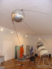 1-maket-sputnika-1-iz-kol