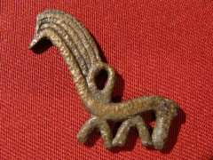 2-bronzovaya-figurka-kony