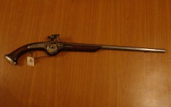 5-pistolet-xvii-v-zapadna